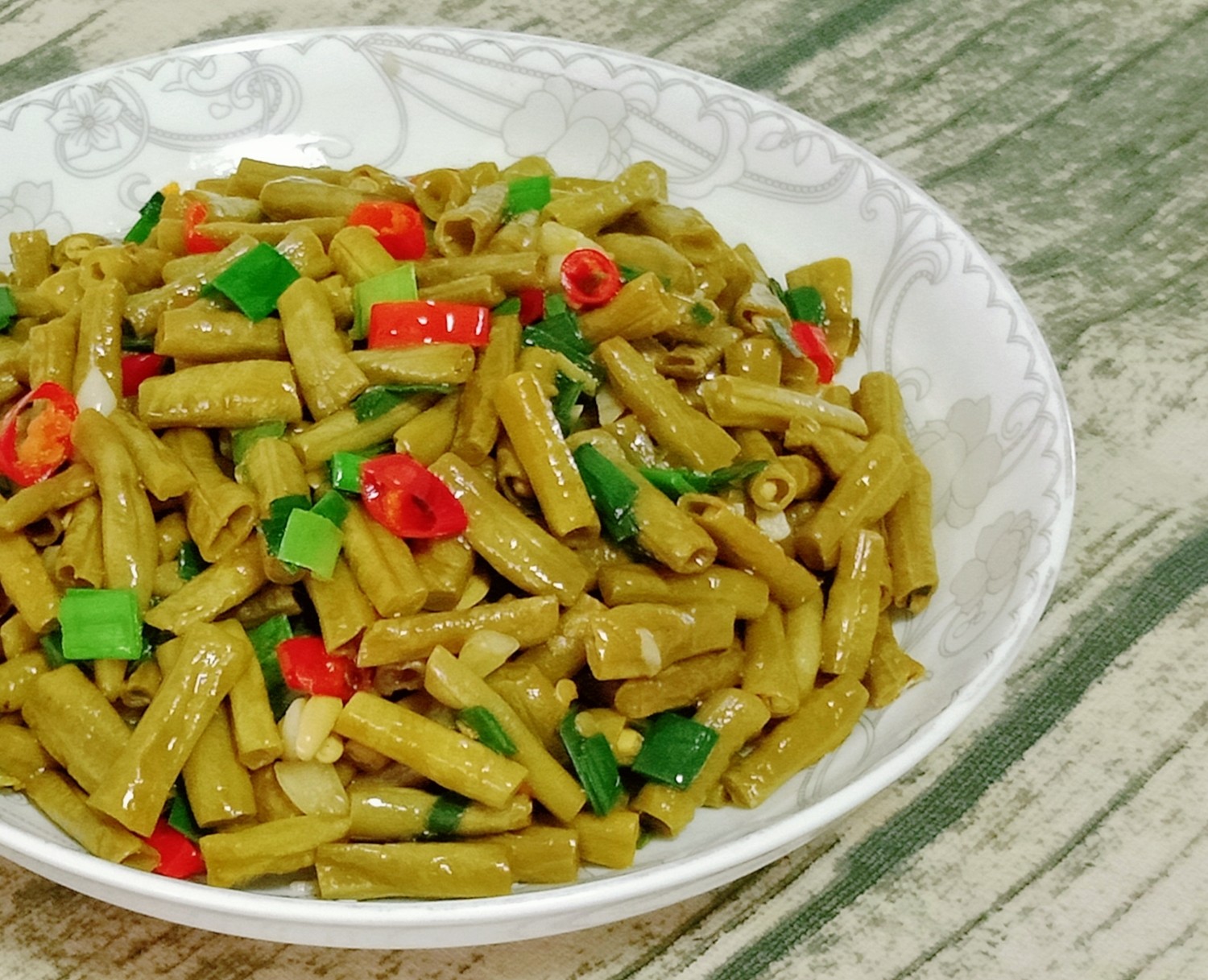 蒜香酸豆角的做法-酸辣味炒菜譜-易網健康養生網 蒜香酸豆角的做法-酸辣味炒菜譜