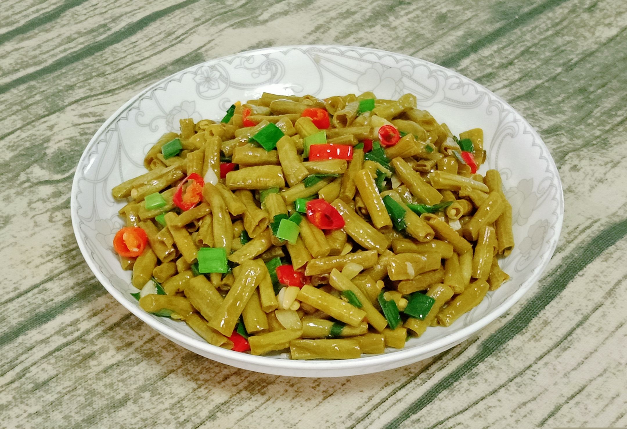 蒜香酸豆角的做法-酸辣味炒菜譜-易網健康養生網 蒜香酸豆角的做法-酸辣味炒菜譜