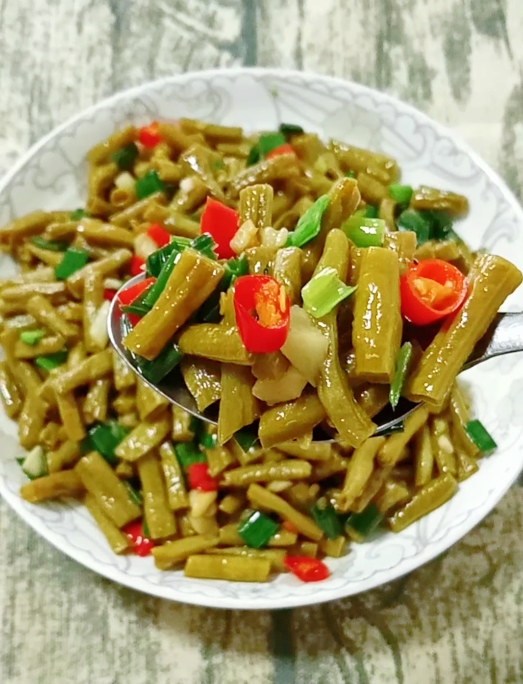 蒜香酸豆角的做法-酸辣味炒菜譜-易網健康養生網 蒜香酸豆角的做法-酸辣味炒菜譜
