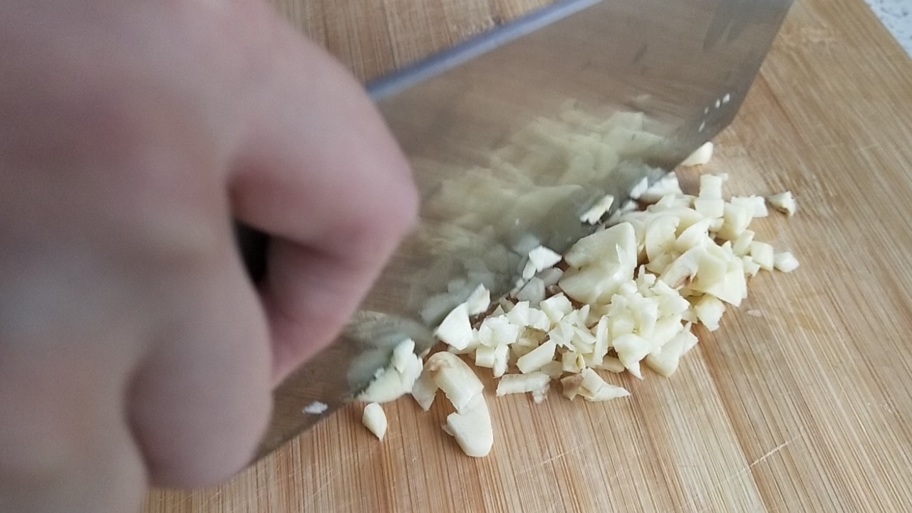 解暑開(kāi)胃的涼拌茄子的做法-咸鮮味蒸菜譜