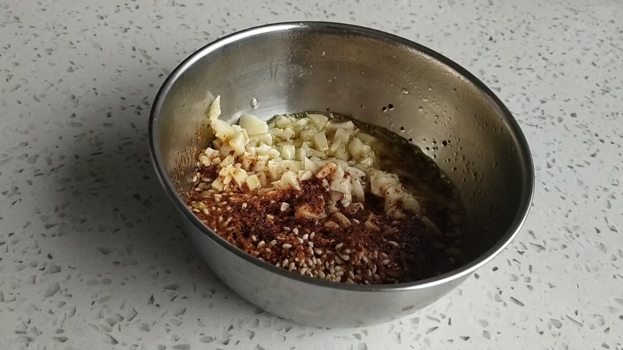 解暑開(kāi)胃的涼拌茄子的做法-咸鮮味蒸菜譜