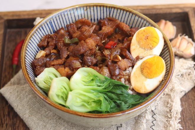 五花肉鹵蛋的做法-五香味燉菜譜