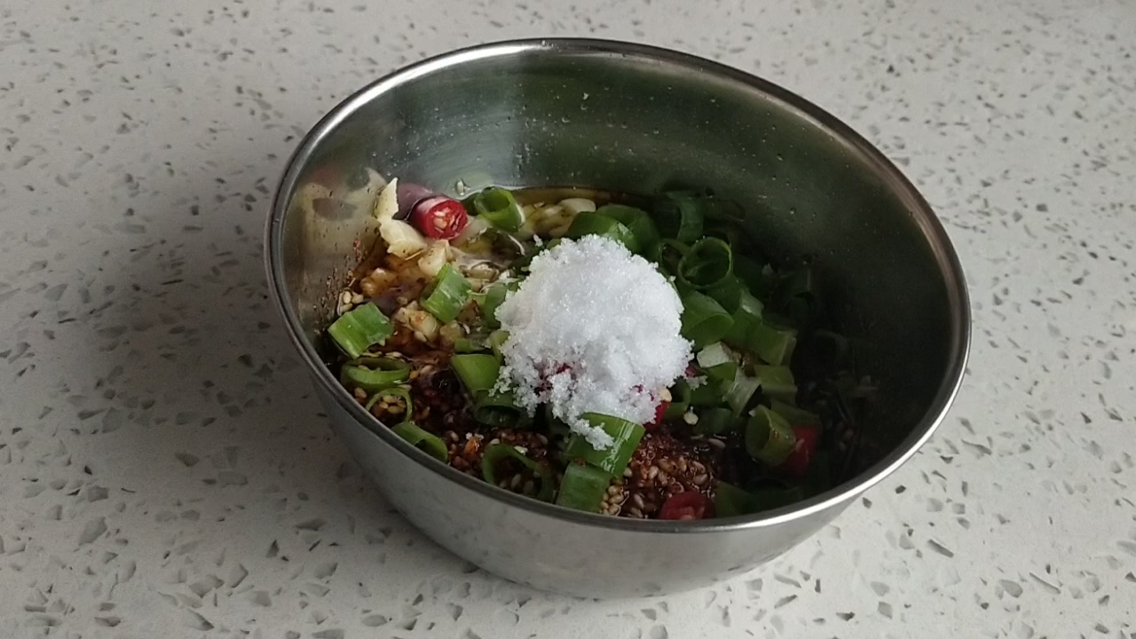 解暑開(kāi)胃的涼拌茄子的做法-咸鮮味蒸菜譜