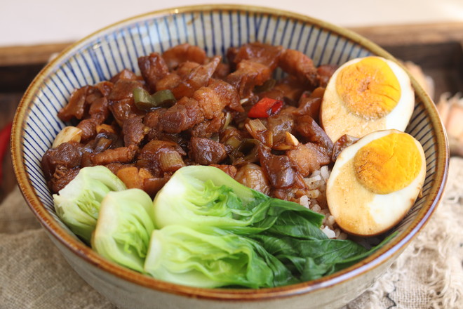 五花肉鹵蛋的做法-五香味燉菜譜