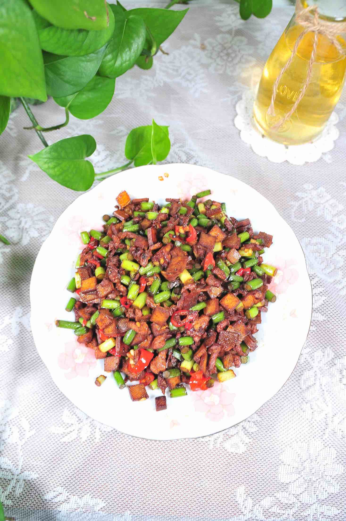 蒜薹肉丁炒豆干的做法-家常味炒菜譜-易網健康養生網 蒜薹肉丁炒豆干的做法-家常味炒菜譜