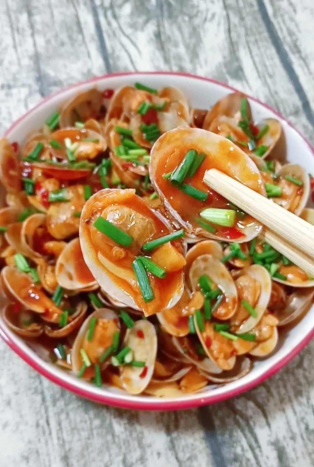 豆瓣醬炒花甲的做法-家常味炒菜譜
