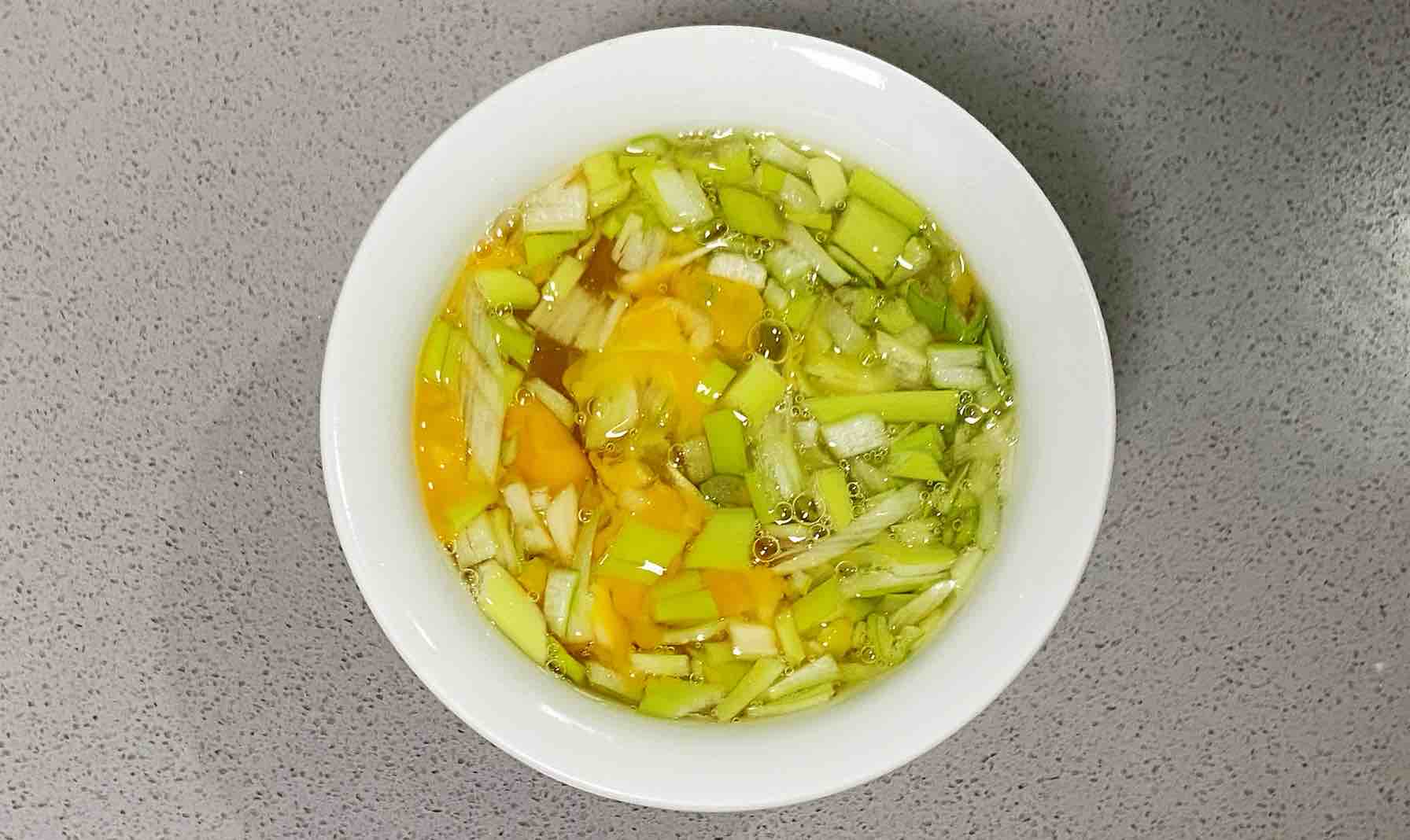 【孕婦食譜】火腿芝士蛋卷，色澤金黃，營養(yǎng)豐富～的做法-蔥香味煎菜譜