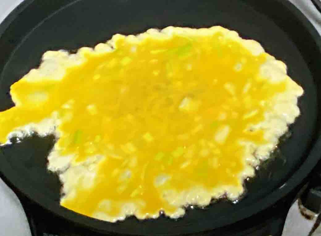 【孕婦食譜】火腿芝士蛋卷，色澤金黃，營養(yǎng)豐富～的做法-蔥香味煎菜譜