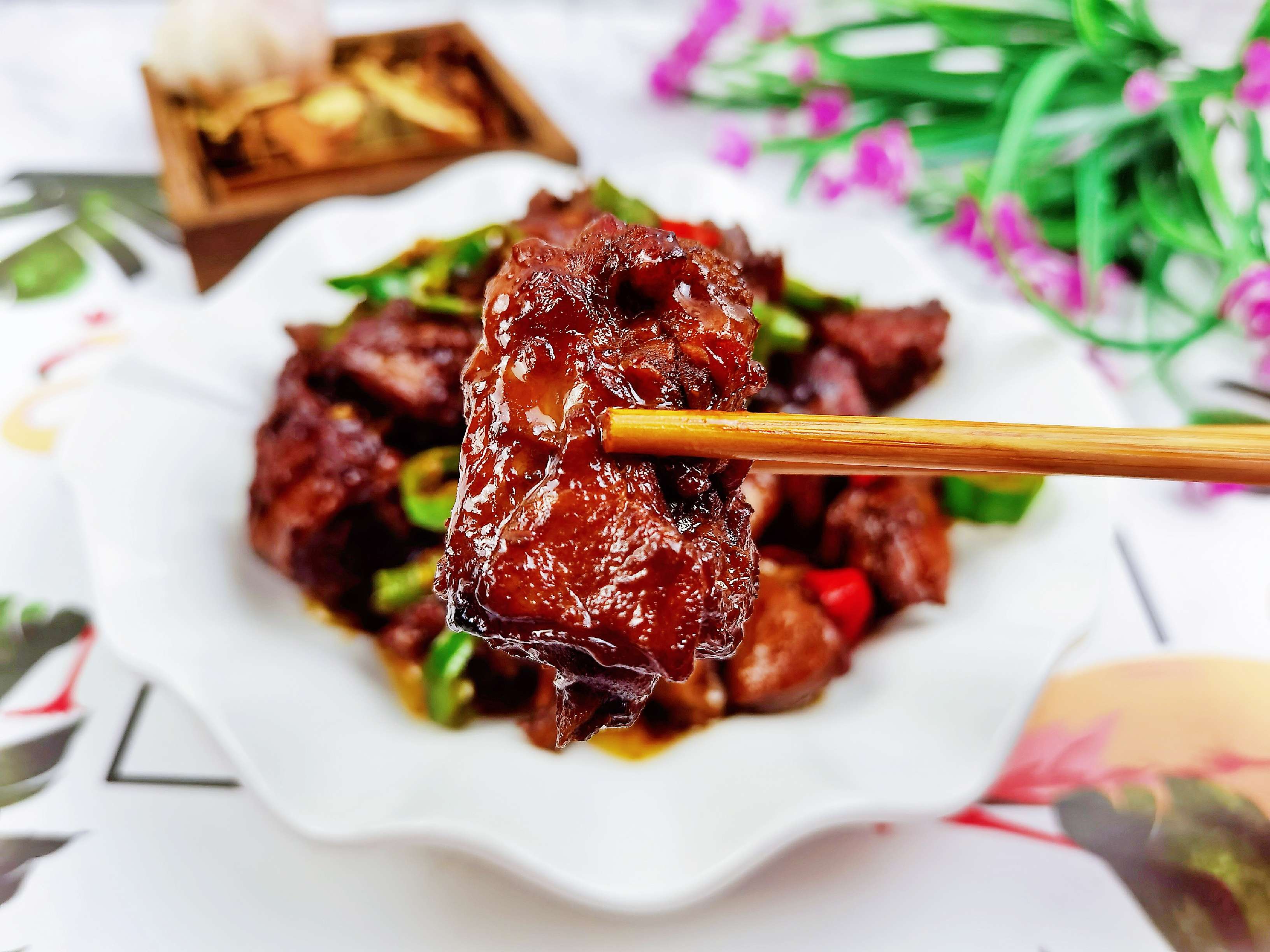 秋季一起來(lái)吃鴨，不含1滴水的香辣啤酒鴨，鮮美入味超下飯，吃完不要開(kāi)車哦的做法-香辣味燜菜譜