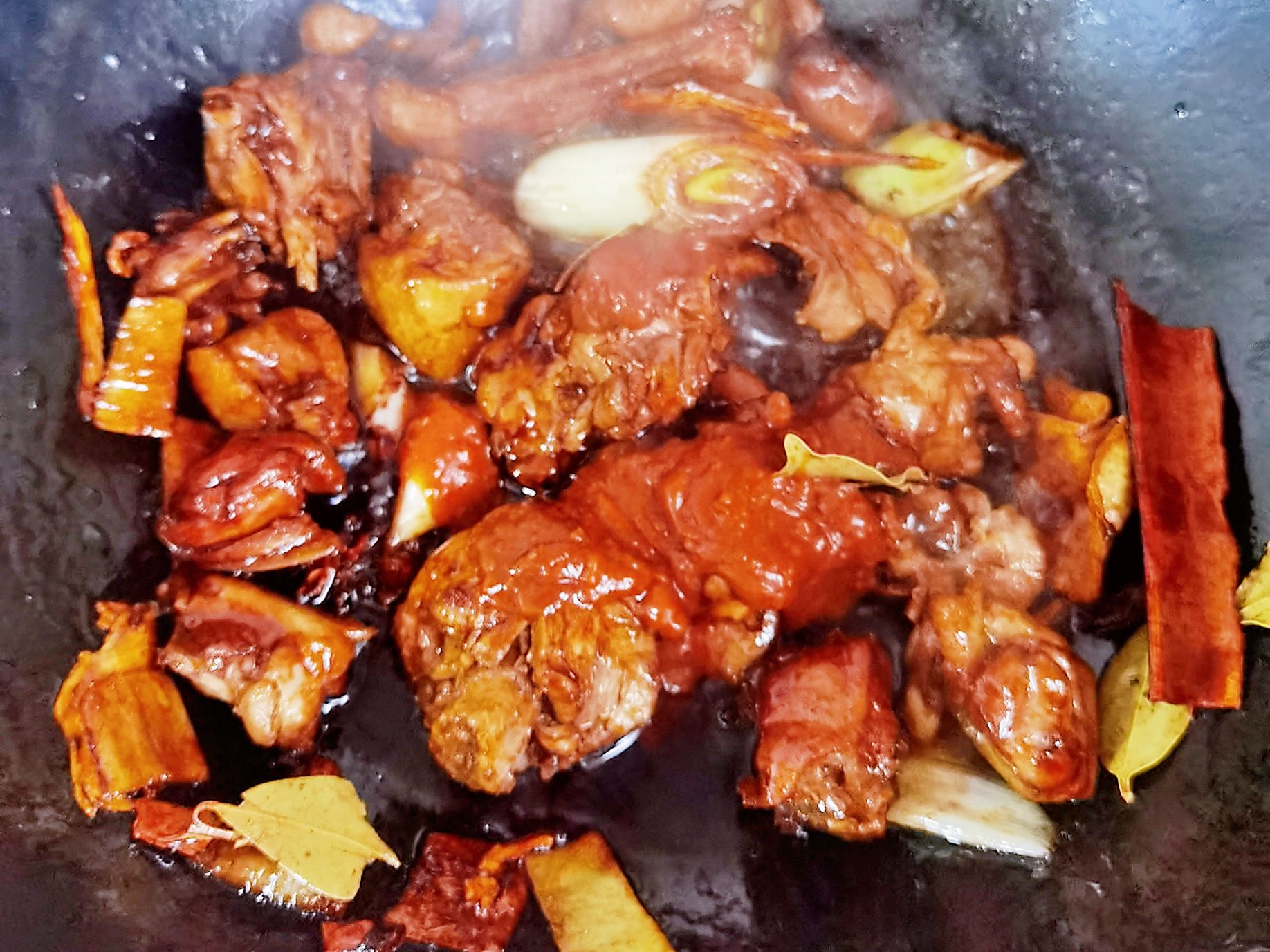 秋季一起來(lái)吃鴨，不含1滴水的香辣啤酒鴨，鮮美入味超下飯，吃完不要開(kāi)車哦的做法-香辣味燜菜譜