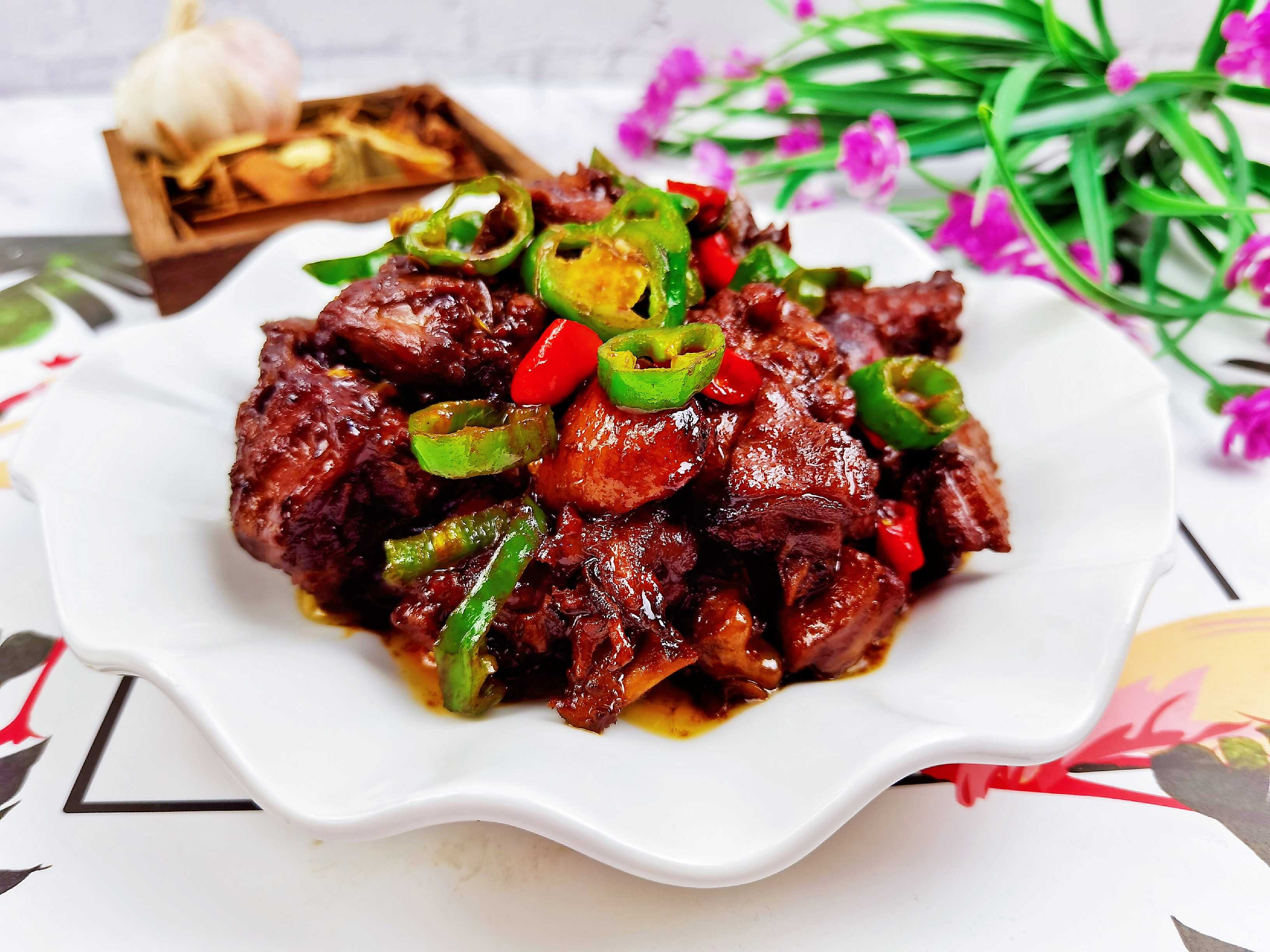 秋季一起來(lái)吃鴨，不含1滴水的香辣啤酒鴨，鮮美入味超下飯，吃完不要開(kāi)車哦的做法-香辣味燜菜譜