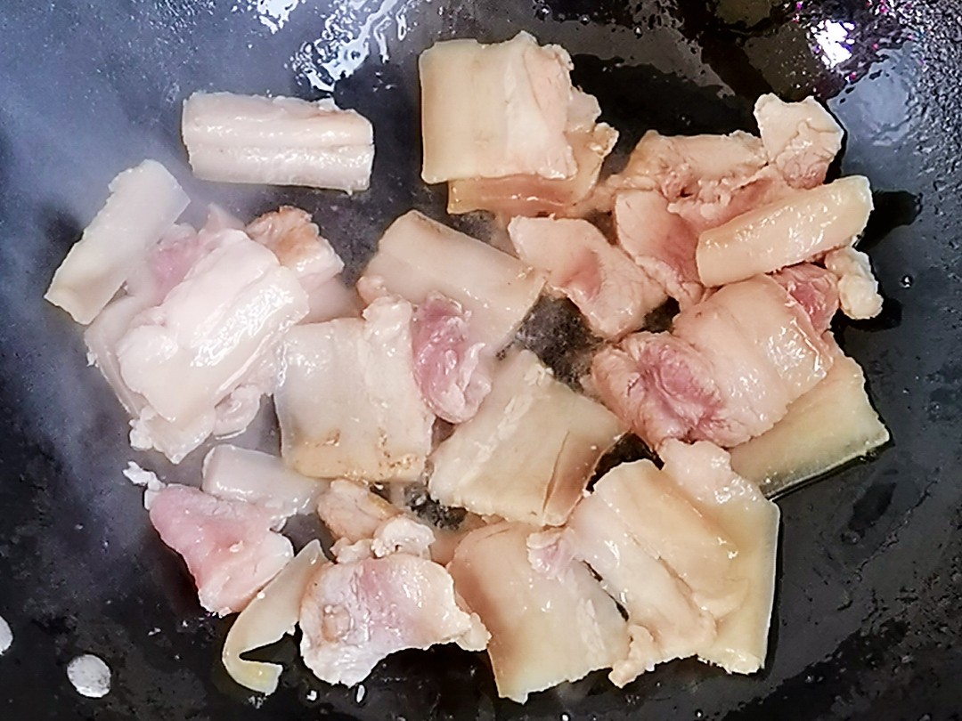 圓白菜粉絲小炒肉，圓白菜這么做，2碗米飯不夠吃的做法-咸鮮味炒菜譜