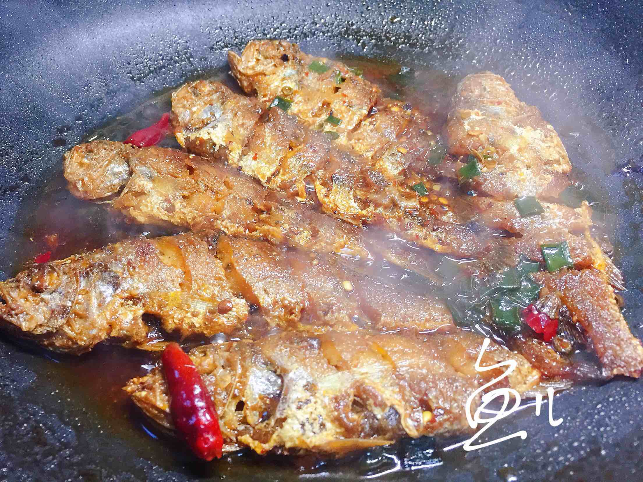 香辣小黃魚(yú)的做法-香辣味燉菜譜