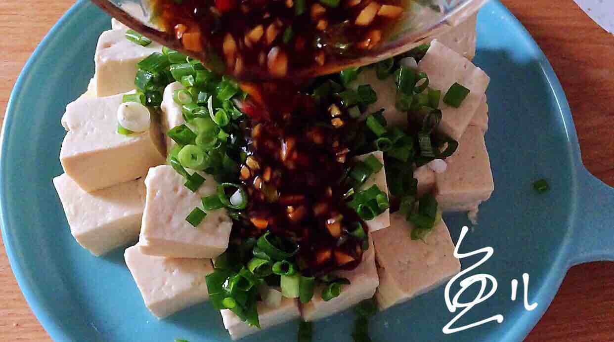 小蔥拌豆腐的做法-家常味拌菜譜