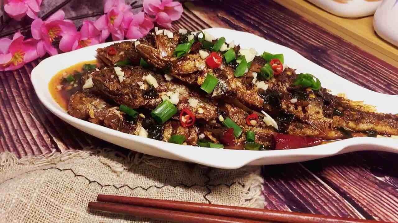 香辣小黃魚(yú)的做法-香辣味燉菜譜