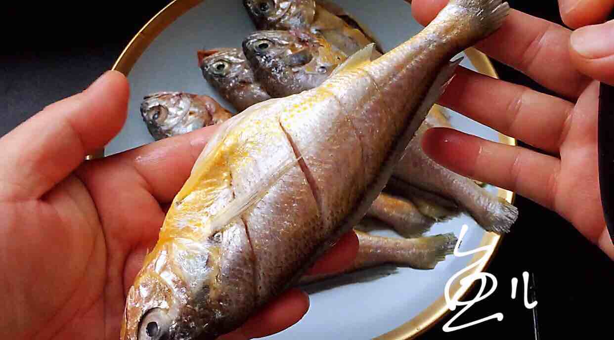 香辣小黃魚(yú)的做法-香辣味燉菜譜