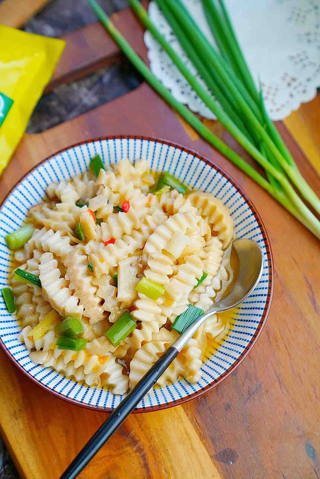 小炒雞腿菇的做法-家常味炒菜譜-易網健康養生網 小炒雞腿菇的做法-家常味炒菜譜