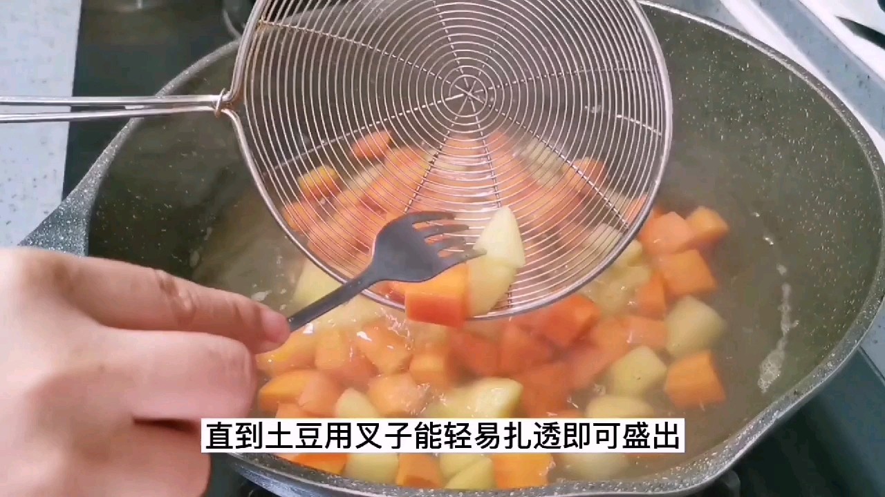 飽腹感極強的沙拉拼盤，蔬菜，雞蛋，肉應有盡有的做法-其它口味炒菜譜