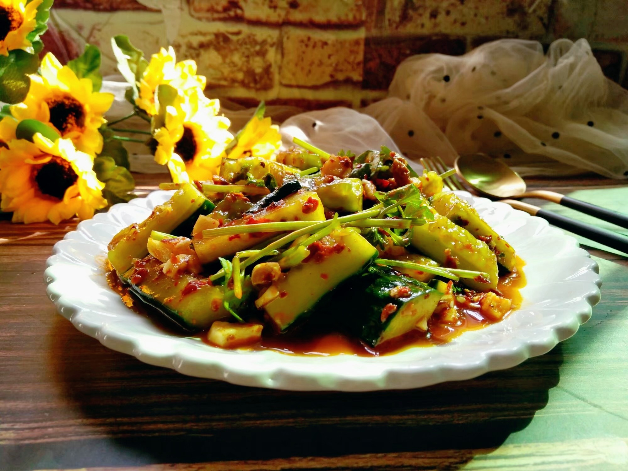 茶油拌黃瓜的做法-酸辣味拌菜譜-易網(wǎng)健康養(yǎng)生網(wǎng) 茶油拌黃瓜的做法-酸辣味拌菜譜