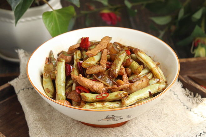 干煸四季豆燜肉的做法-家常味炒菜譜