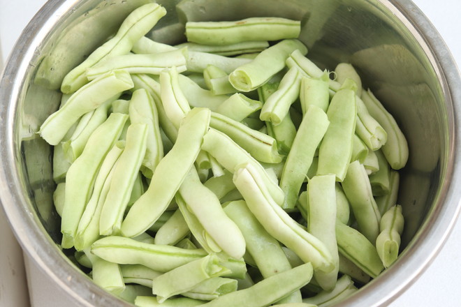 干煸四季豆燜肉的做法-家常味炒菜譜