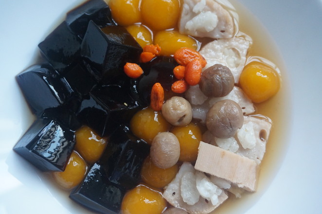 咬著吃的茶飲-桂圓藕芋涼粉的做法-甜味煮菜譜
