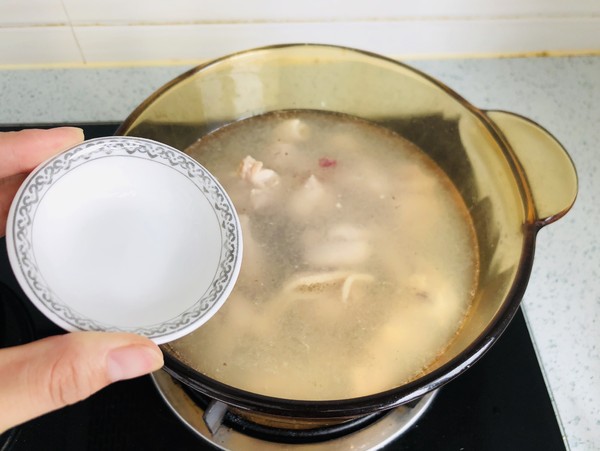 雞腿燉土豆的做法-咸鮮味燉菜譜