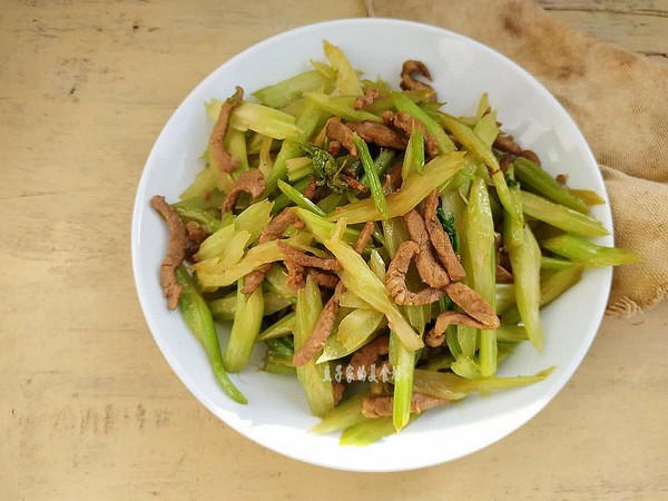 青菜炒肉絲的做法-家常味炒菜譜-易網健康養生網 青菜炒肉絲的做法-家常味炒菜譜