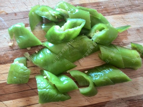 青椒溜肉段的做法-香辣味炒菜譜