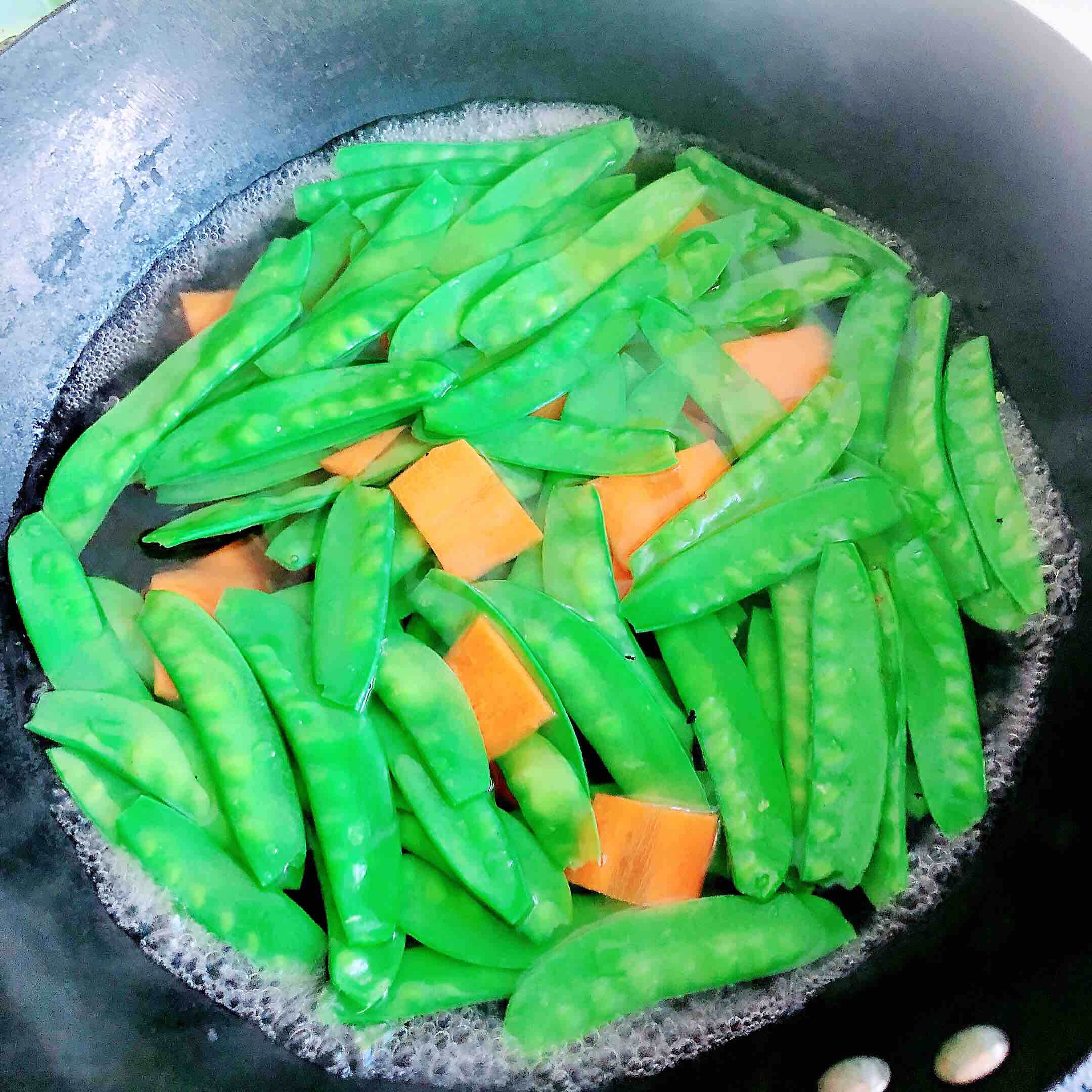 荷蘭豆炒蝦仁的做法-咸鮮味炒菜譜
