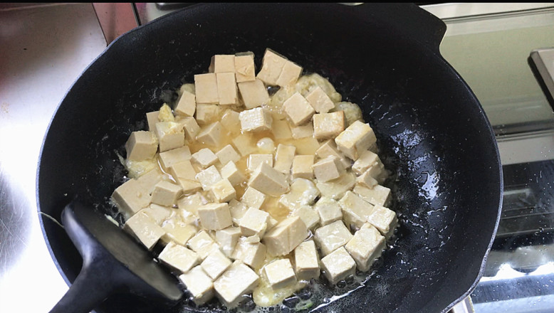 啤酒鵪鶉蛋燉豆腐的做法-家常味燉菜譜