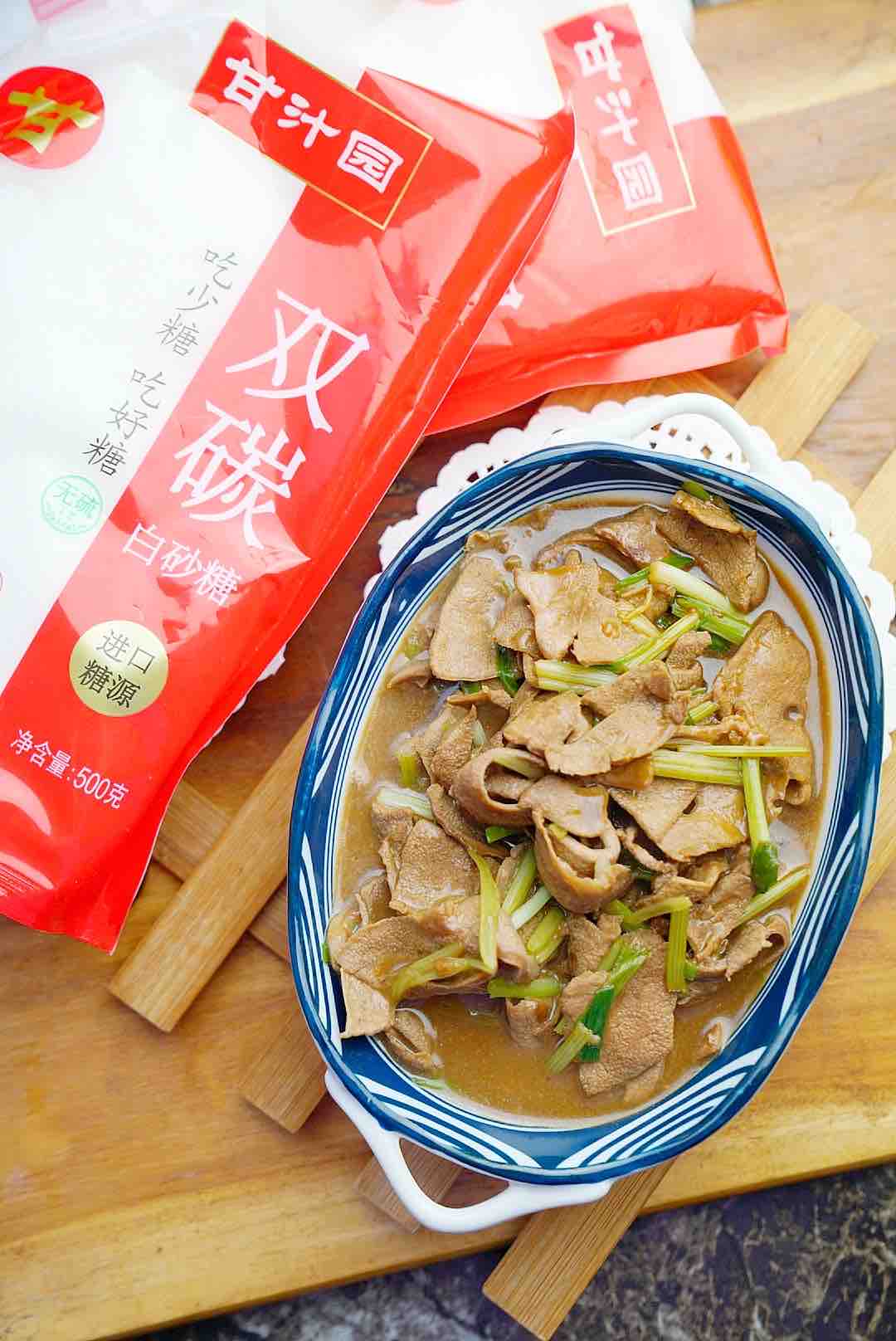 芹菜炒豬肝的做法-家常味燒菜譜-易網健康養生網 芹菜炒豬肝的做法-家常味燒菜譜