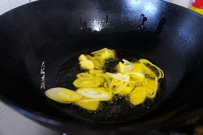 醬燉鯽魚的做法-香辣味燉菜譜