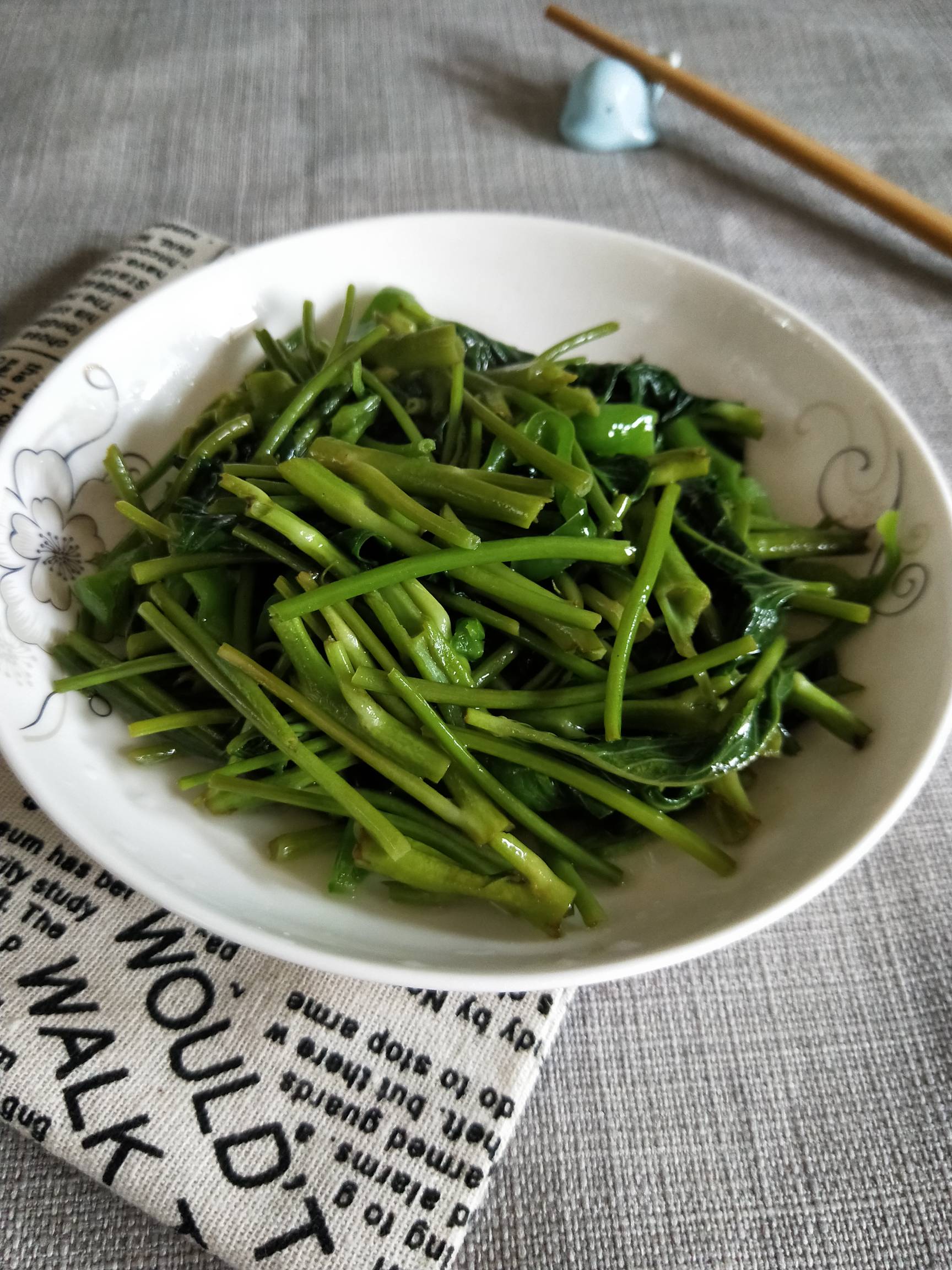 清炒空心菜的做法-家常味炒菜譜-易網(wǎng)健康養(yǎng)生網(wǎng) 清炒空心菜的做法-家常味炒菜譜