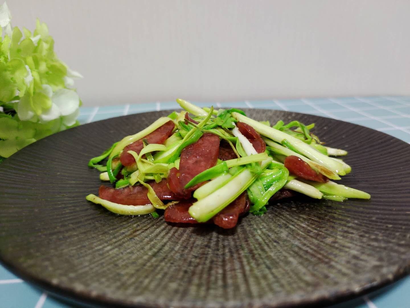 五分鐘快手早餐菜-臘腸蒜苗的做法-咸鮮味炒菜譜-易網(wǎng)健康養(yǎng)生網(wǎng) 五分鐘快手早餐菜-臘腸蒜苗的做法-咸鮮味炒菜譜