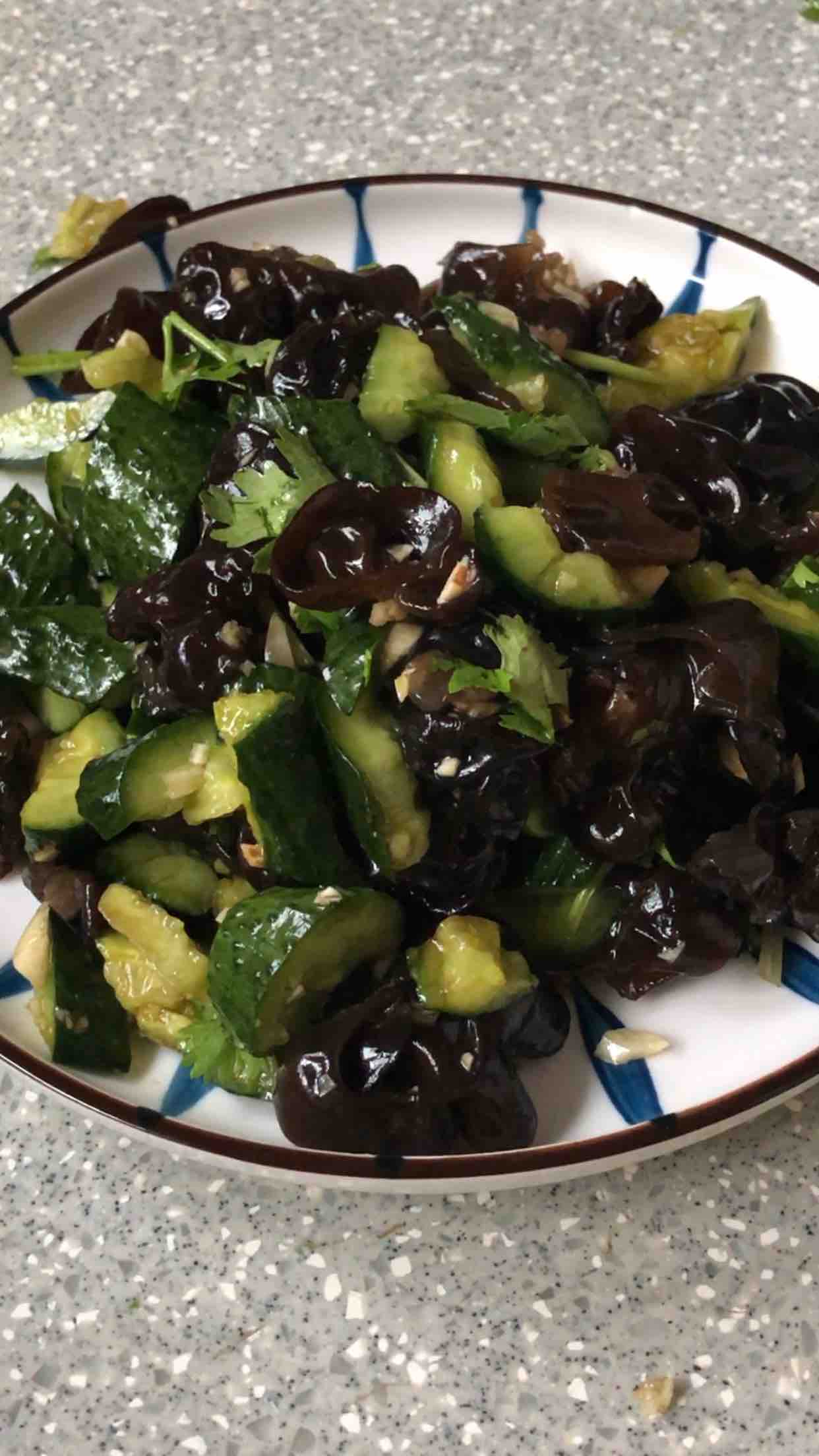 減脂就吃黃瓜木耳的做法-家常味拌菜譜-易網(wǎng)健康養(yǎng)生網(wǎng) 減脂就吃黃瓜木耳的做法-家常味拌菜譜