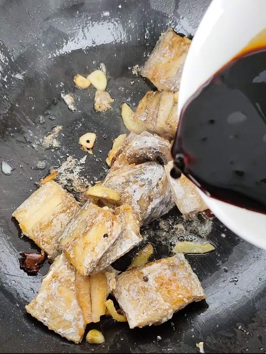 家常紅燒帶魚(yú)的做法-家常味燒菜譜