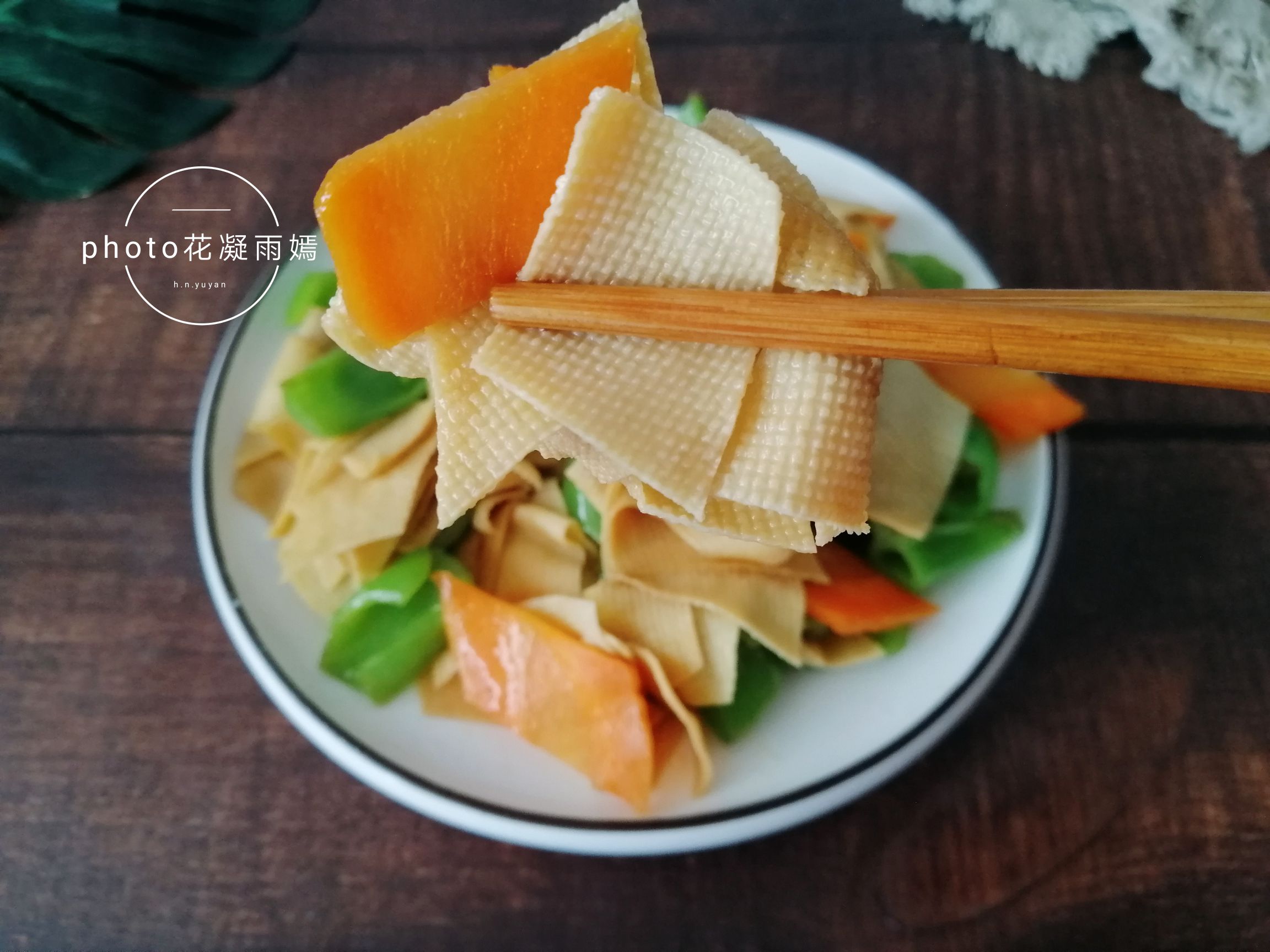 胡蘿卜尖椒炒豆腐皮的做法-家常味炒菜譜-易網健康養生網 胡蘿卜尖椒炒豆腐皮的做法-家常味炒菜譜