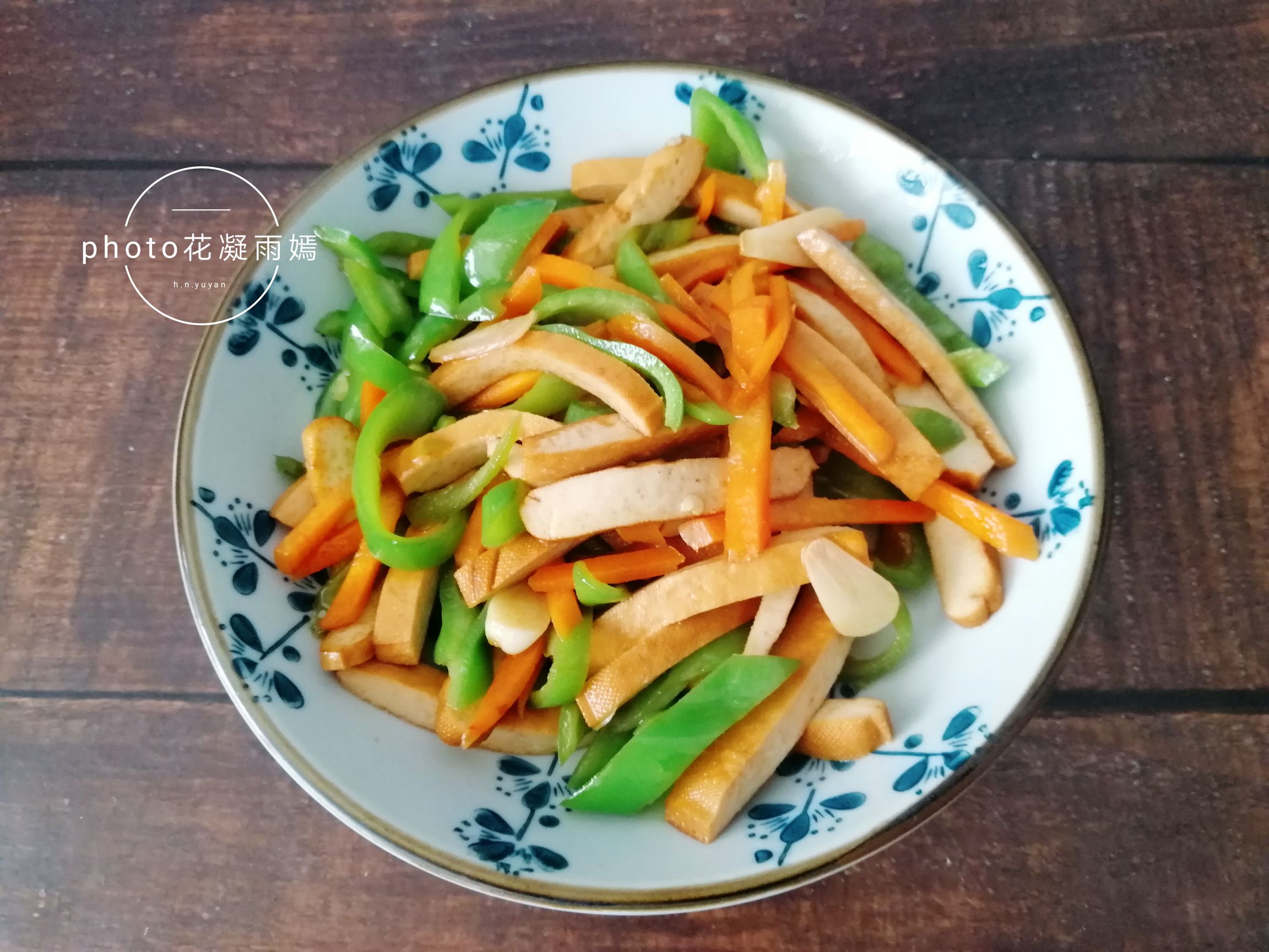 尖椒豆干的做法-家常味炒菜譜-易網(wǎng)健康養(yǎng)生網(wǎng) 尖椒豆干的做法-家常味炒菜譜