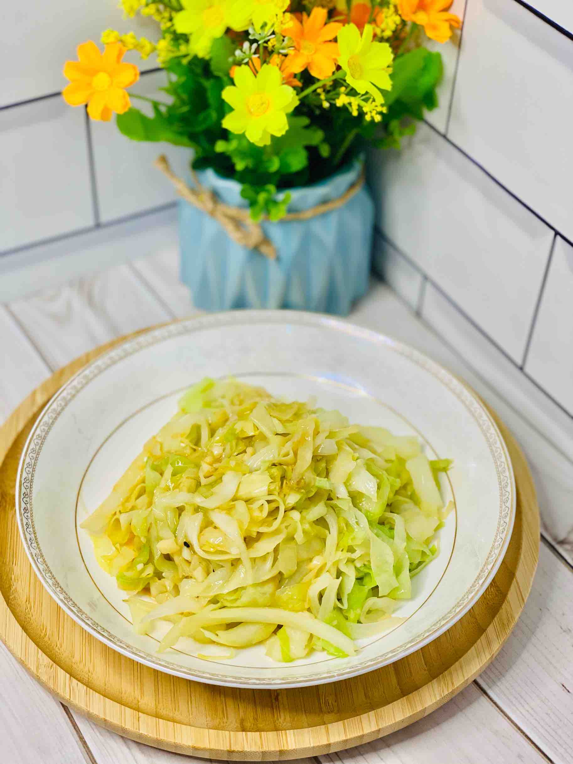 快手家常菜,素炒包菜,加點它,味道特別鮮的做法-家常味炒菜譜-易網(wǎng)健康養(yǎng)生網(wǎng) 快手家常菜,素炒包菜,加點它,味道特別鮮的做法-家常味炒菜譜