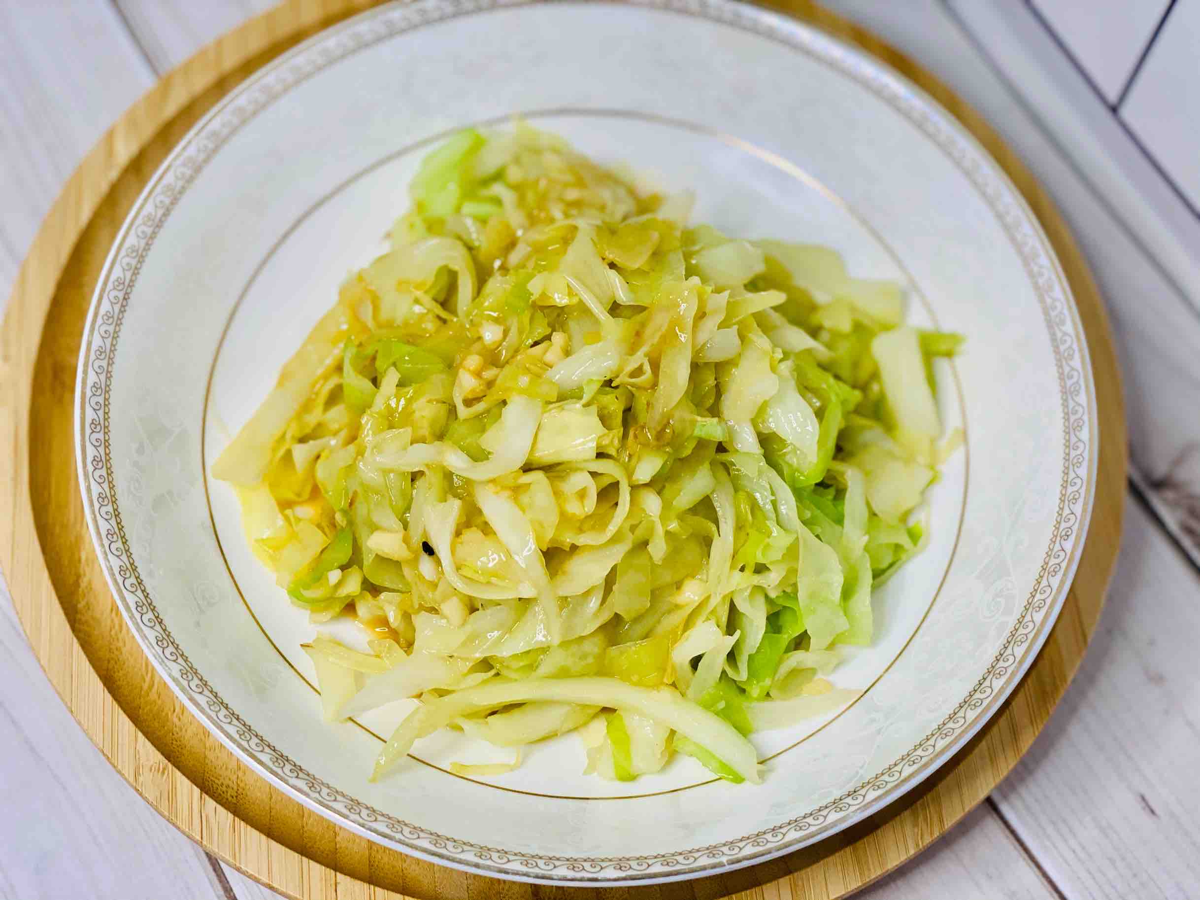 快手家常菜,素炒包菜,加點它,味道特別鮮的做法-家常味炒菜譜-易網(wǎng)健康養(yǎng)生網(wǎng) 快手家常菜,素炒包菜,加點它,味道特別鮮的做法-家常味炒菜譜