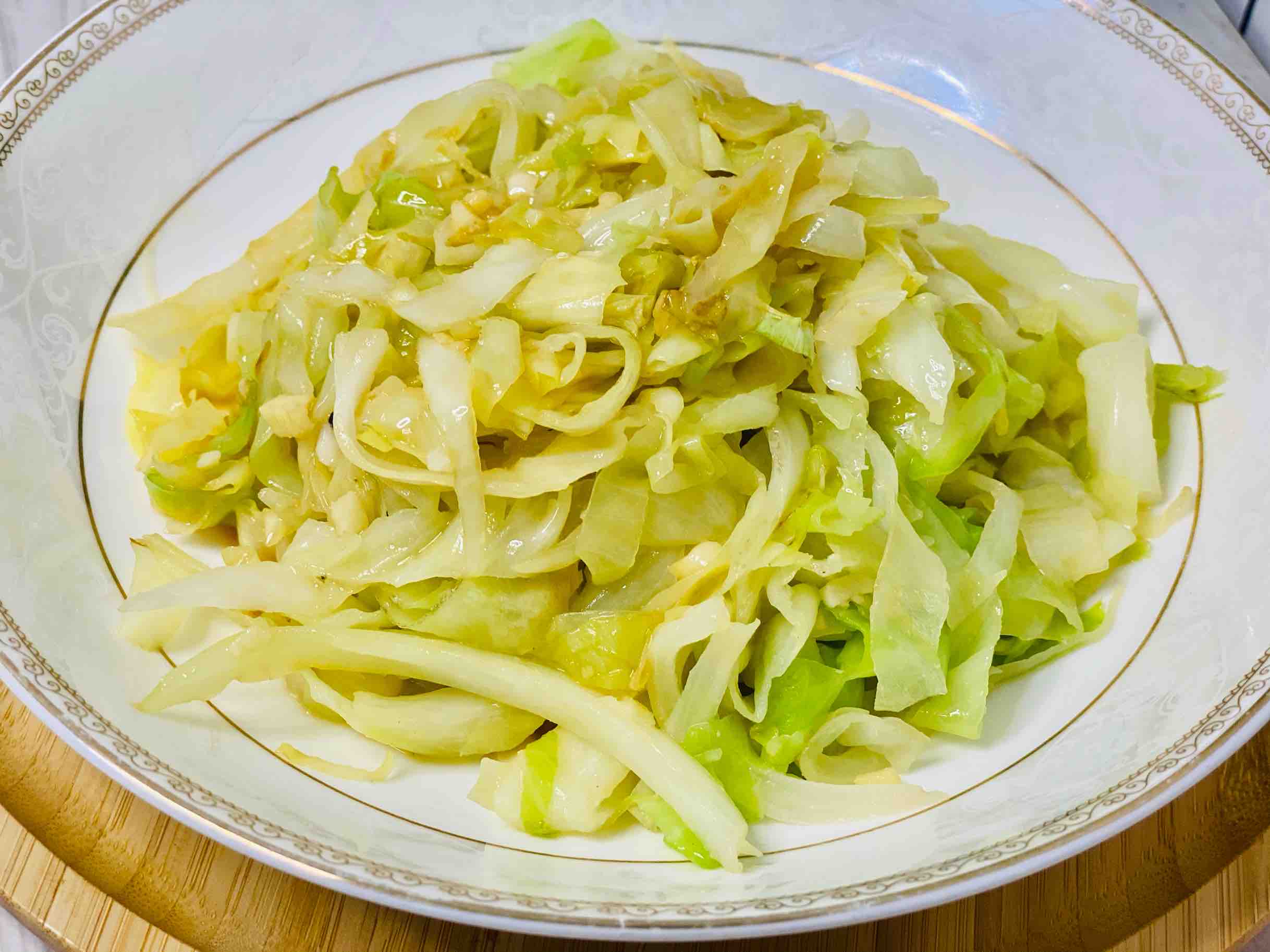 快手家常菜,素炒包菜,加點它,味道特別鮮的做法-家常味炒菜譜-易網(wǎng)健康養(yǎng)生網(wǎng) 快手家常菜,素炒包菜,加點它,味道特別鮮的做法-家常味炒菜譜