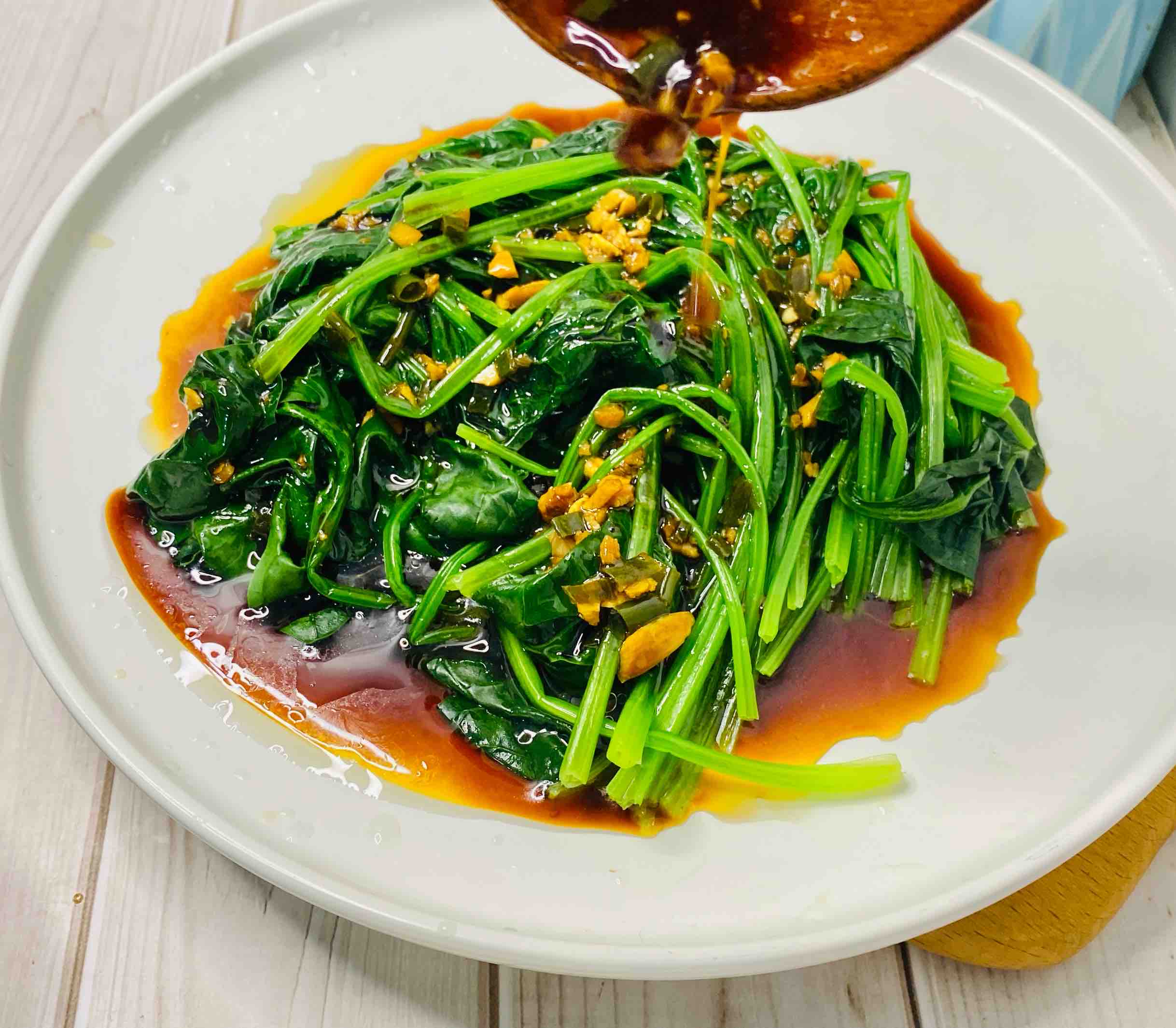 節(jié)后掉秤,吃快手拌菠菜的做法-咸鮮味煮菜譜-易網(wǎng)健康養(yǎng)生網(wǎng) 節(jié)后掉秤,吃快手拌菠菜的做法-咸鮮味煮菜譜