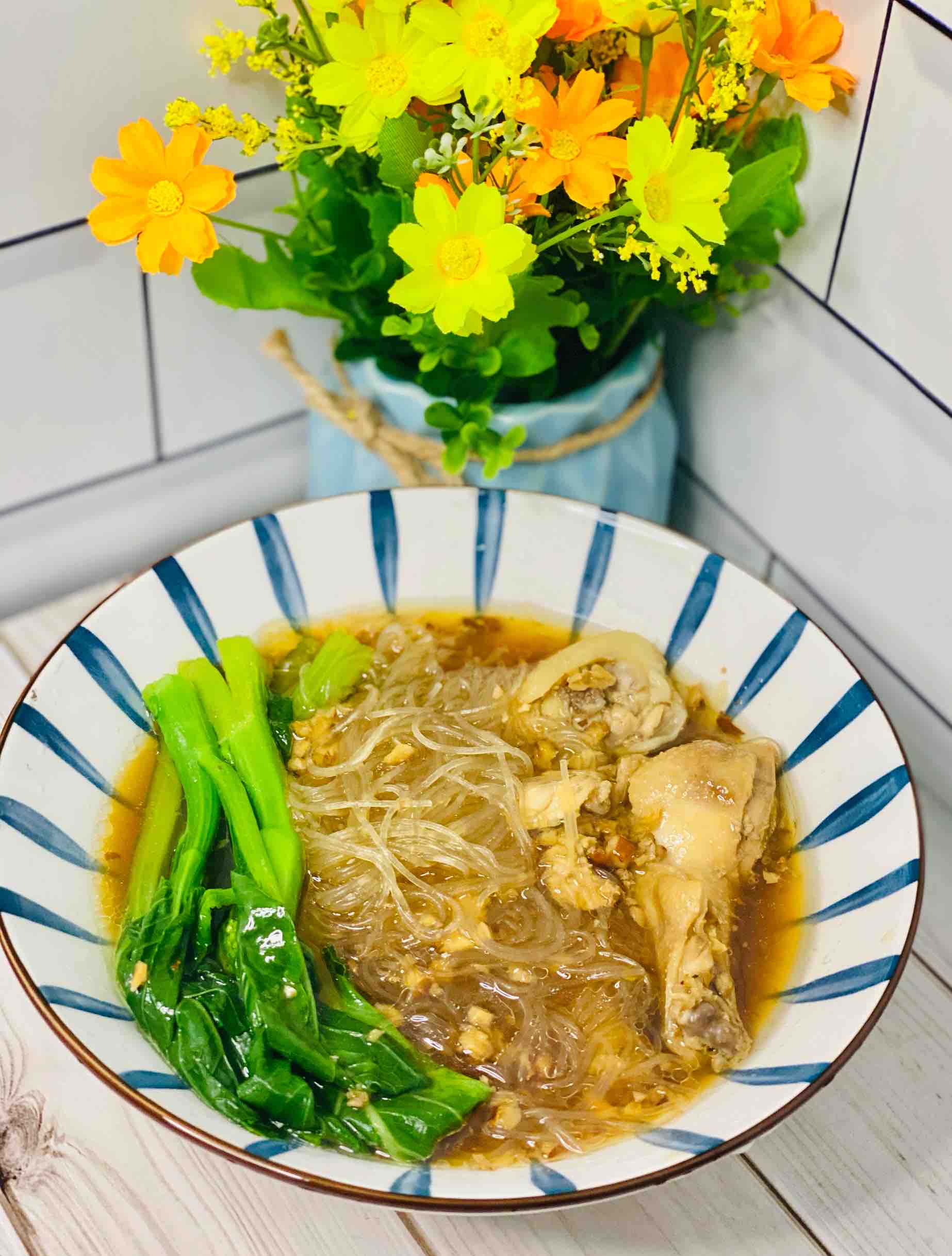 快手粉絲這樣煲,誰還叫外賣?美味又簡單的做法-咸鮮味煮菜譜-易網(wǎng)健康養(yǎng)生網(wǎng) 快手粉絲這樣煲,誰還叫外賣?美味又簡單的做法-咸鮮味煮菜譜