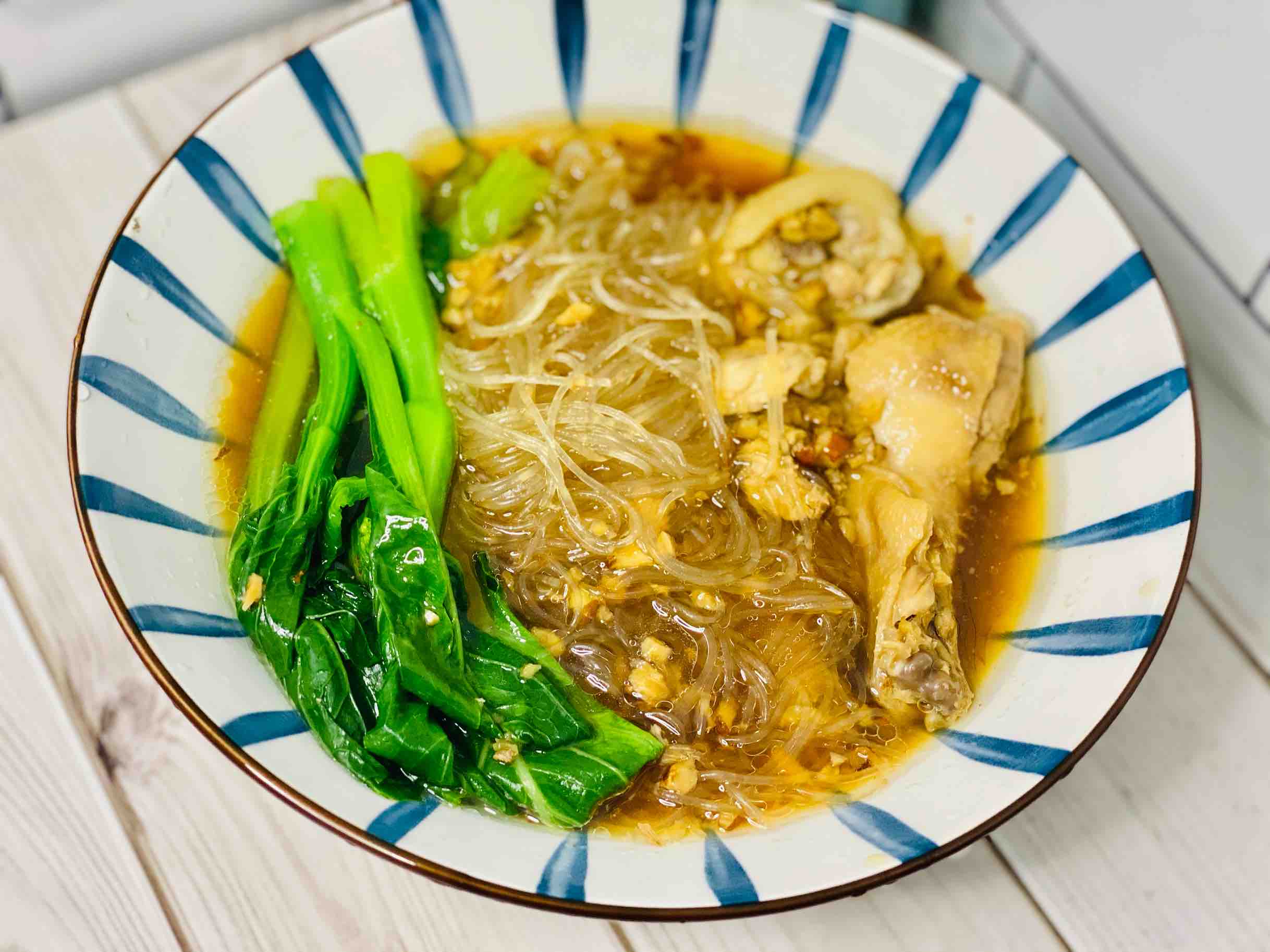 快手粉絲這樣煲,誰還叫外賣?美味又簡單的做法-咸鮮味煮菜譜-易網(wǎng)健康養(yǎng)生網(wǎng) 快手粉絲這樣煲,誰還叫外賣?美味又簡單的做法-咸鮮味煮菜譜