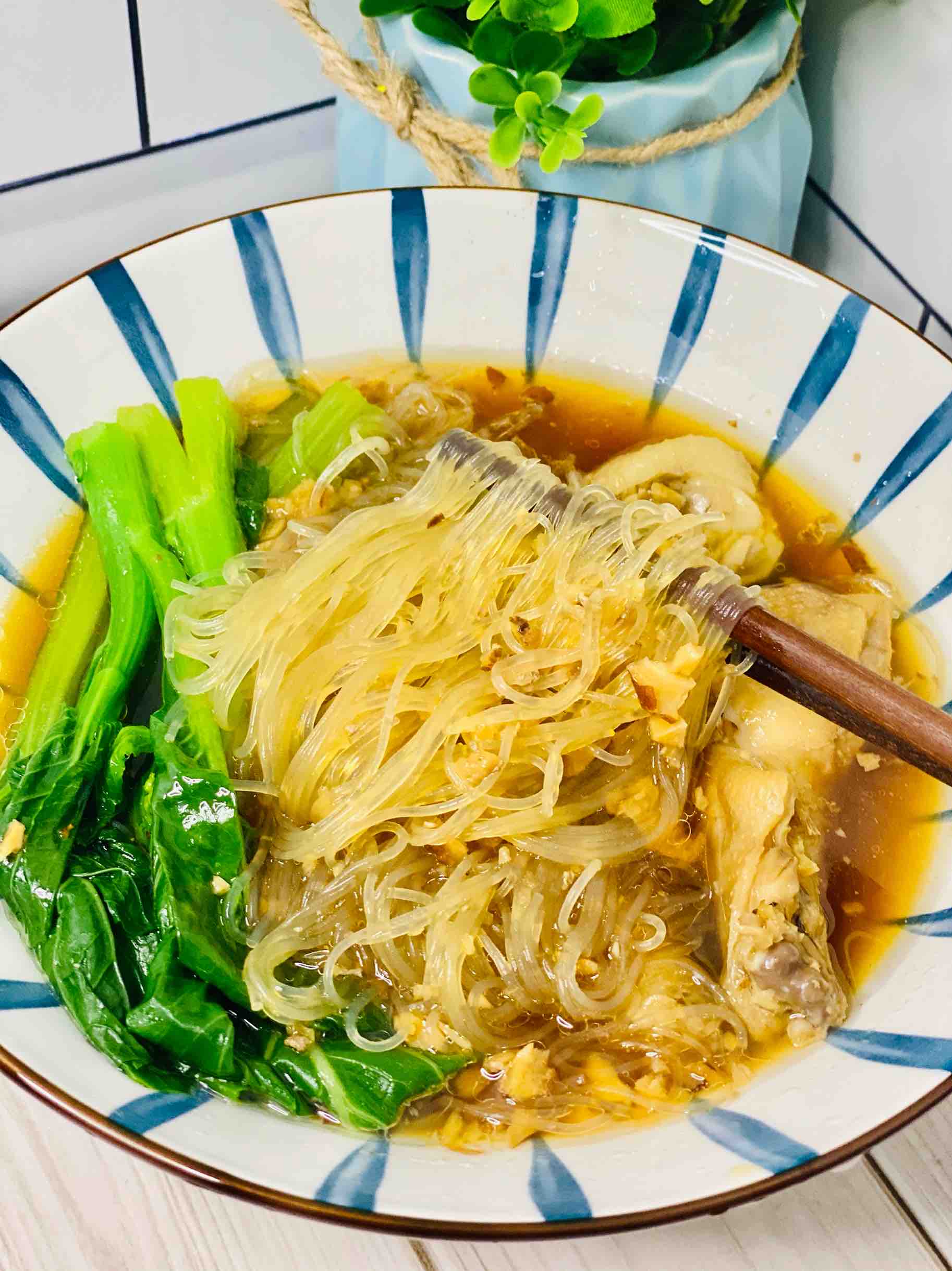 快手粉絲這樣煲,誰還叫外賣?美味又簡單的做法-咸鮮味煮菜譜-易網(wǎng)健康養(yǎng)生網(wǎng) 快手粉絲這樣煲,誰還叫外賣?美味又簡單的做法-咸鮮味煮菜譜
