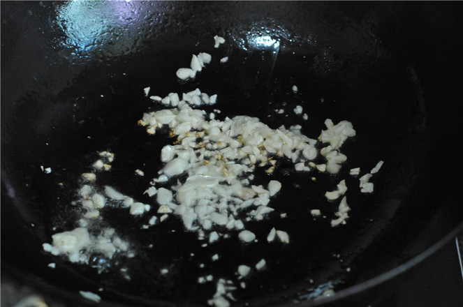 【蒜蓉爆香茄子】簡單、少油、不變色的下飯菜！的做法-蒜香味炒菜譜