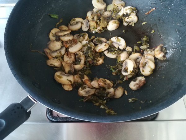 口蘑雪菜燉豆腐的做法-家常味炒菜譜