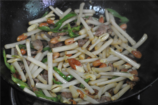 花生芽炒肉片的做法-家常味炒菜譜