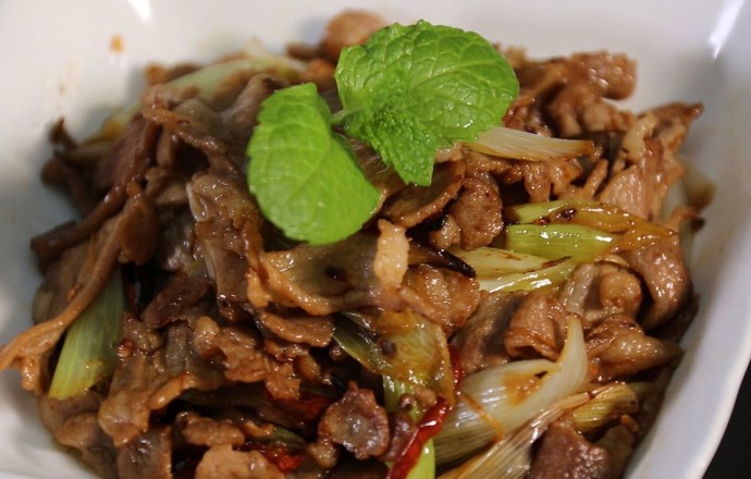 蔥爆羊肉，秋季滋補佳品的做法-家常味炒菜譜